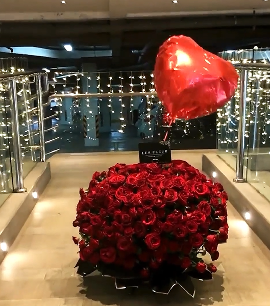 Royal Romance – Gorgeous Premium 350 Red Rose Arrangement