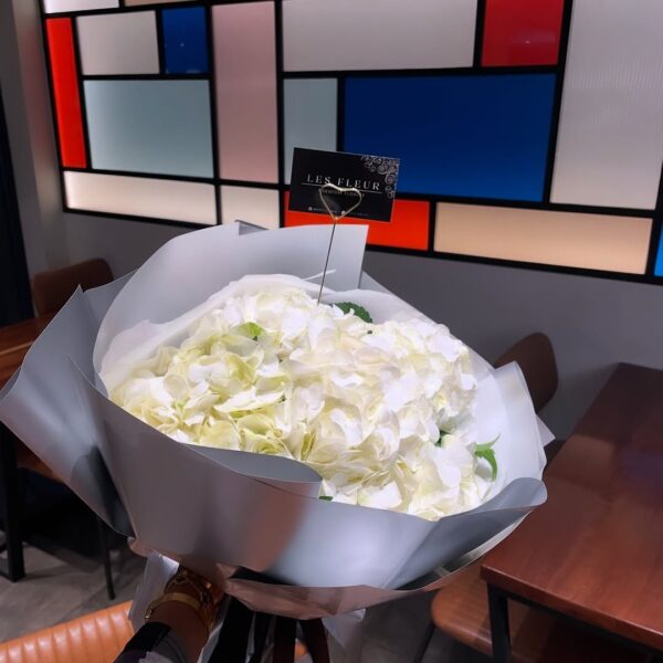 Ivory Cloud – LF 5 White Hydrangea Bouquet