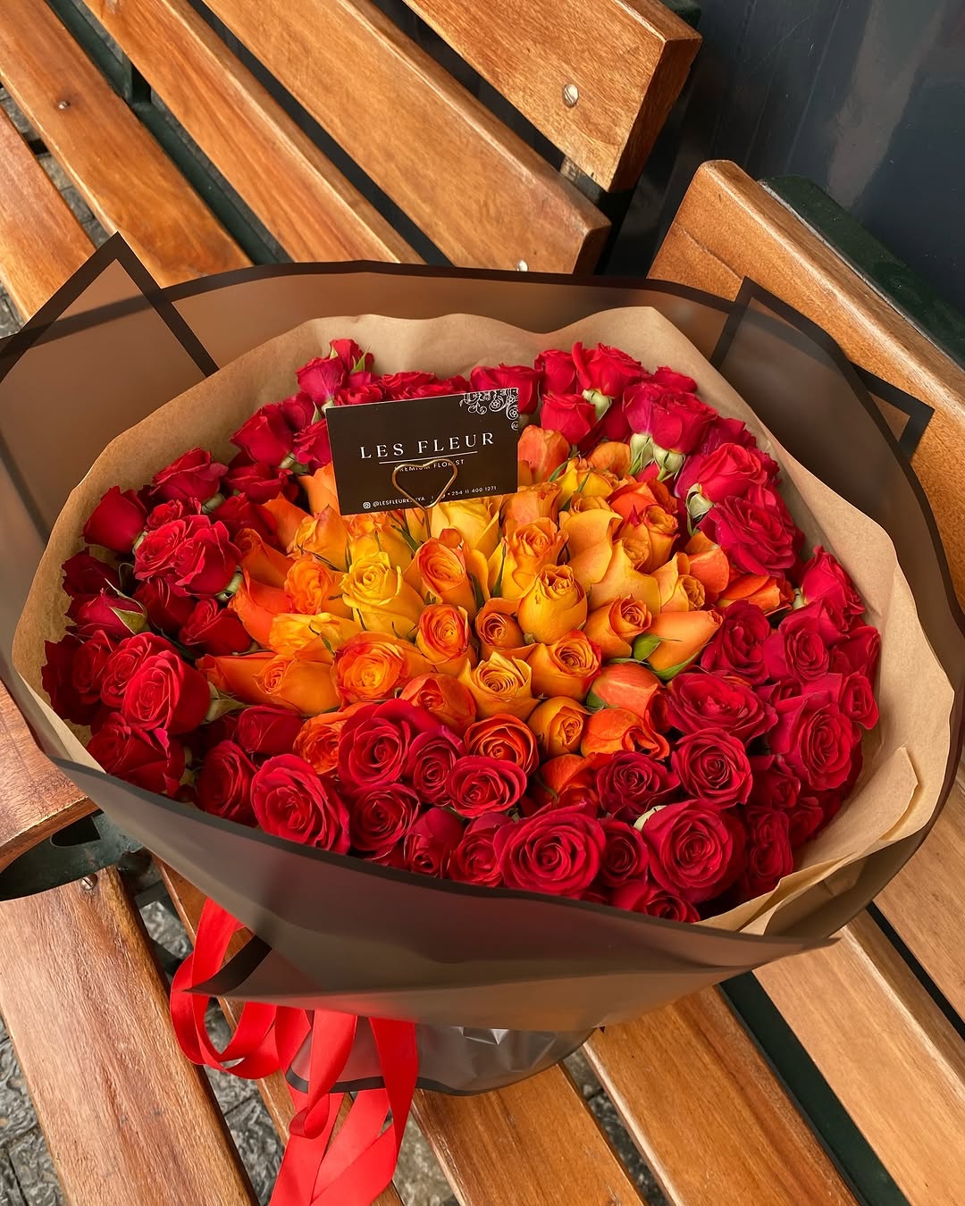 Sunset Passion – LF 100 Red & Mariposa Roses