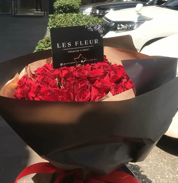 Rose Grandeur – LF 80 Stem Rose Bouquet