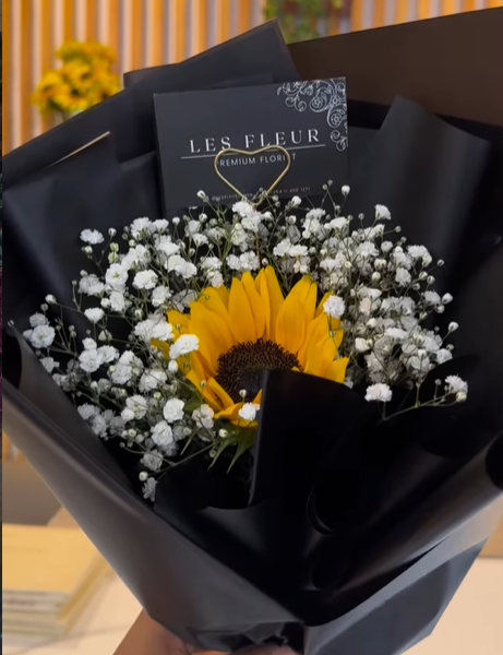 Golden Smile – Single Stem Sunflower Bouquet