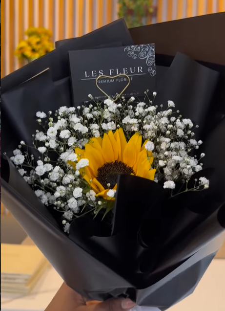 Golden Smile – Single Stem Sunflower Bouquet