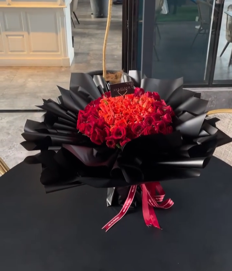 Sunset Majesty – Premium LF 100 Layered Red & Orange Rose Bouquet - Image 3
