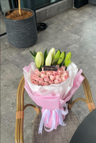Blush Tiger Elegance – LF 30 Mixed Pink Rose & White Tiger Lily Bouquet