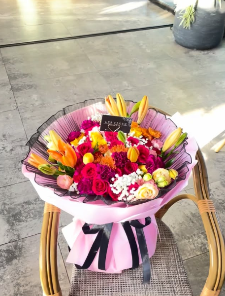 Blossom Grandeur – LF 70 Rose, Lily & Carnation Bouquet