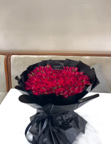Eternal Crimson Majesty – LF 250 Red Rose Bouquet