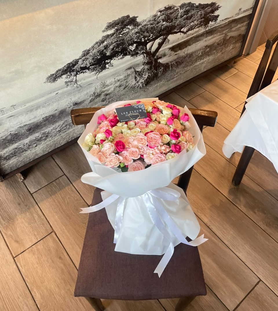Blush Cascade – LF 60 Spray Rose Bouquet