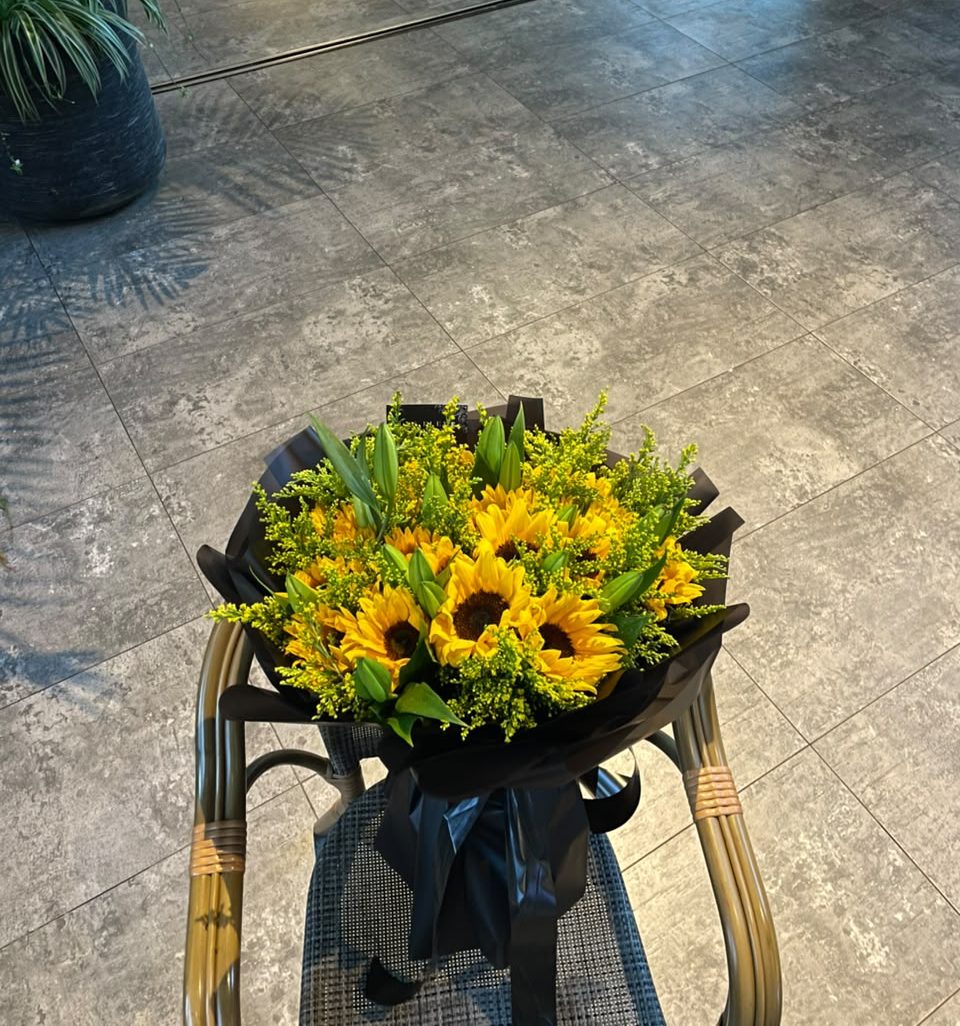 Golden Radiance – LF 60 Stem Mixed Sunflower, Lily & Solidago Bouquet