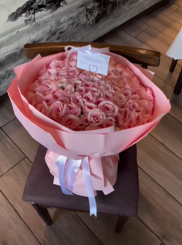 Pink Reverie – LF 100 Pink O’Hara Rose Bouquet